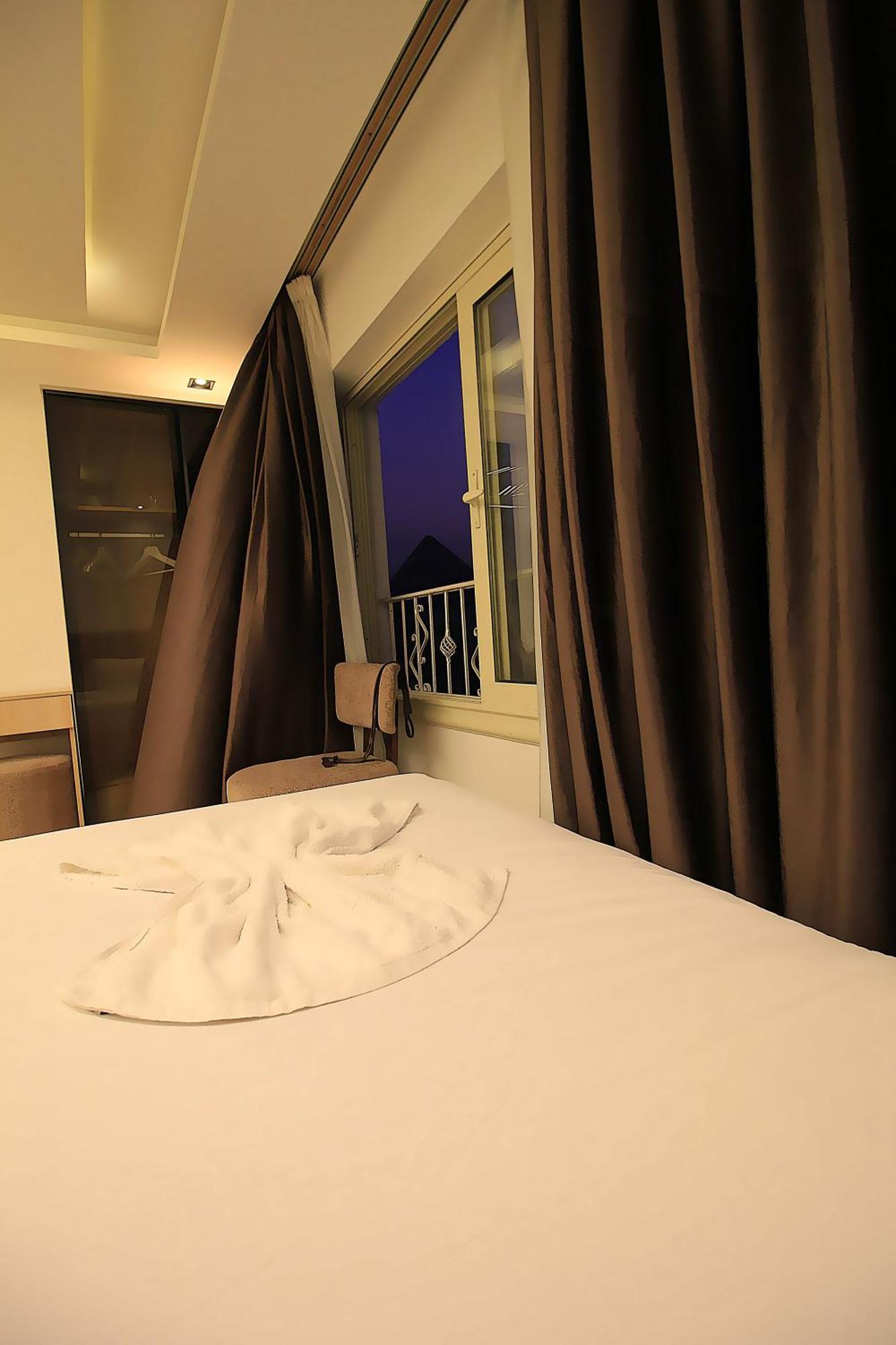 The Platinum Pyramid View Inn Kafrat al Jabal Exterior photo