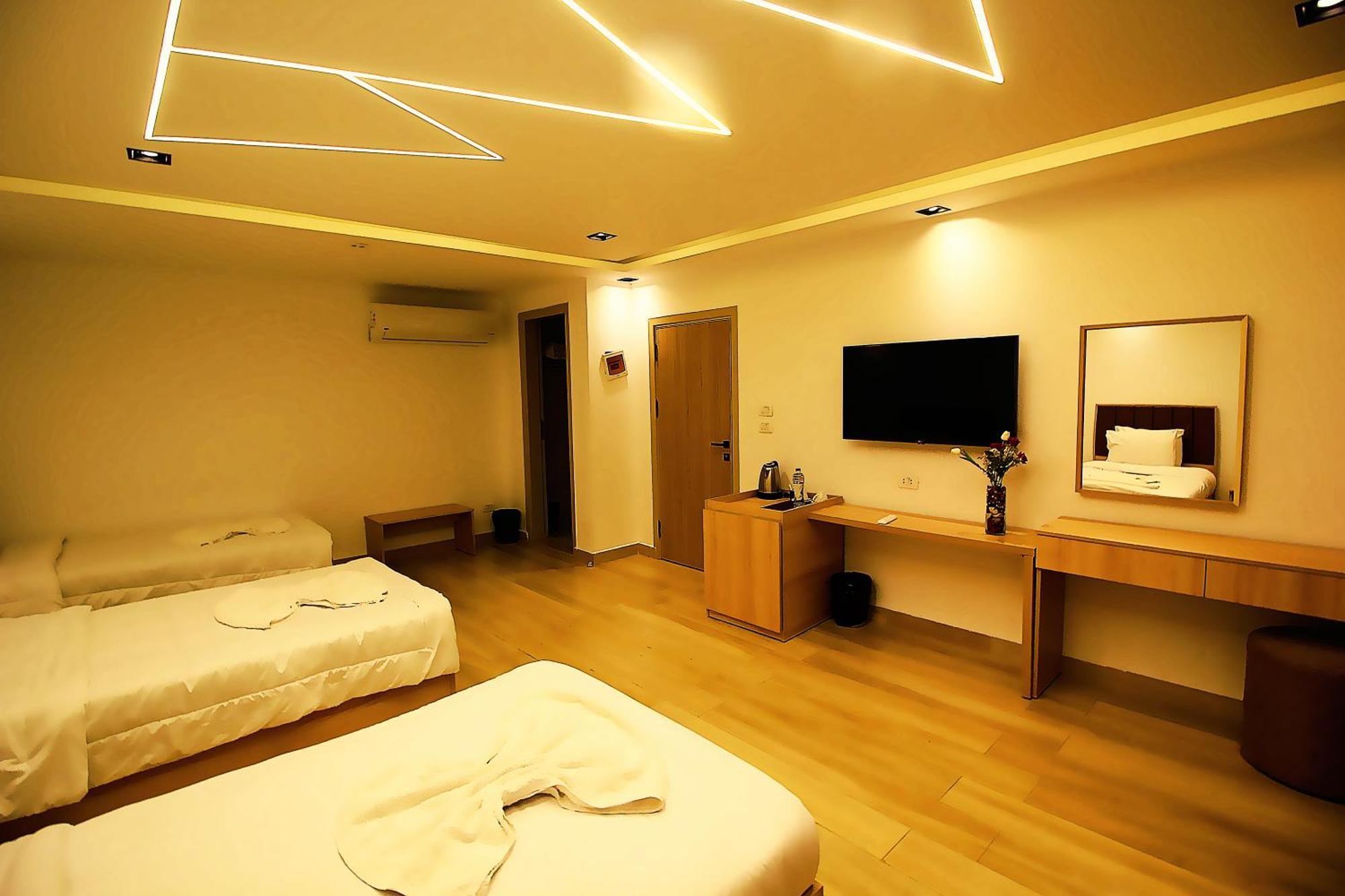 The Platinum Pyramid View Inn Kafrat al Jabal Exterior photo
